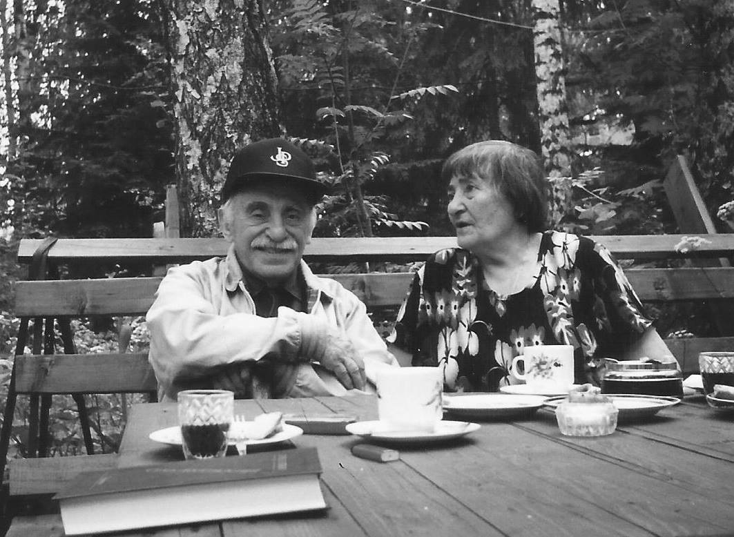 Семён Липкин и Инна Лиснянская в Переделкино, 2000 год.