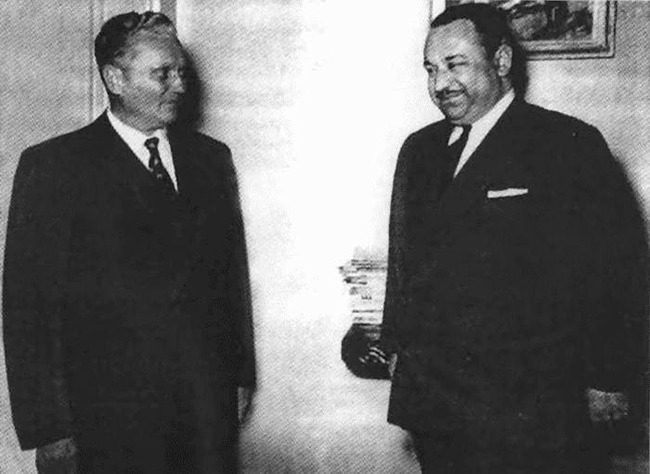 Президент Югославии Тито принимает посла Коста-Рики Теодоро Б. Кастро (И. Григулевича). 13 марта 1953 г.