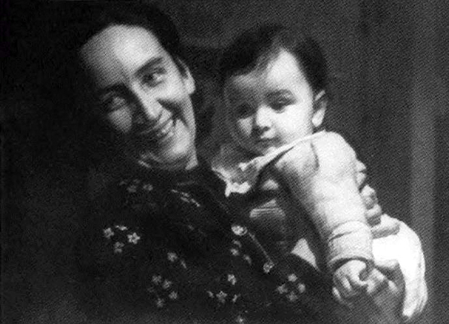 Лаура с дочерью Налей. Москва, 1954 г.