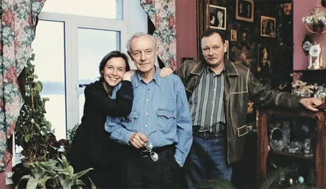 Кирилл Лавров с дочерью Марией и сыном Сергеем
