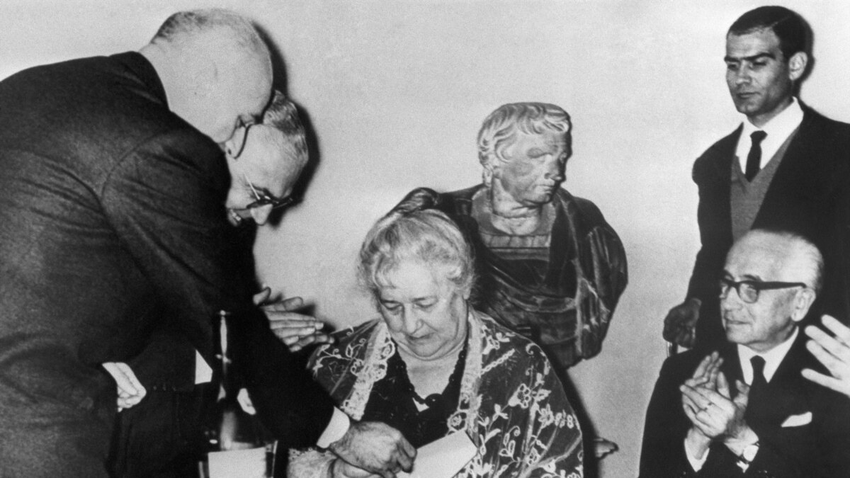 Анна Ахматова на вручении премии Этна-Таормина. 12 декабря 1964. Италия. Сицилия