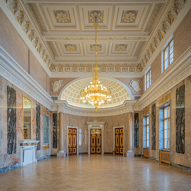 Восстановленный Георгиевский зал Михайловского замка